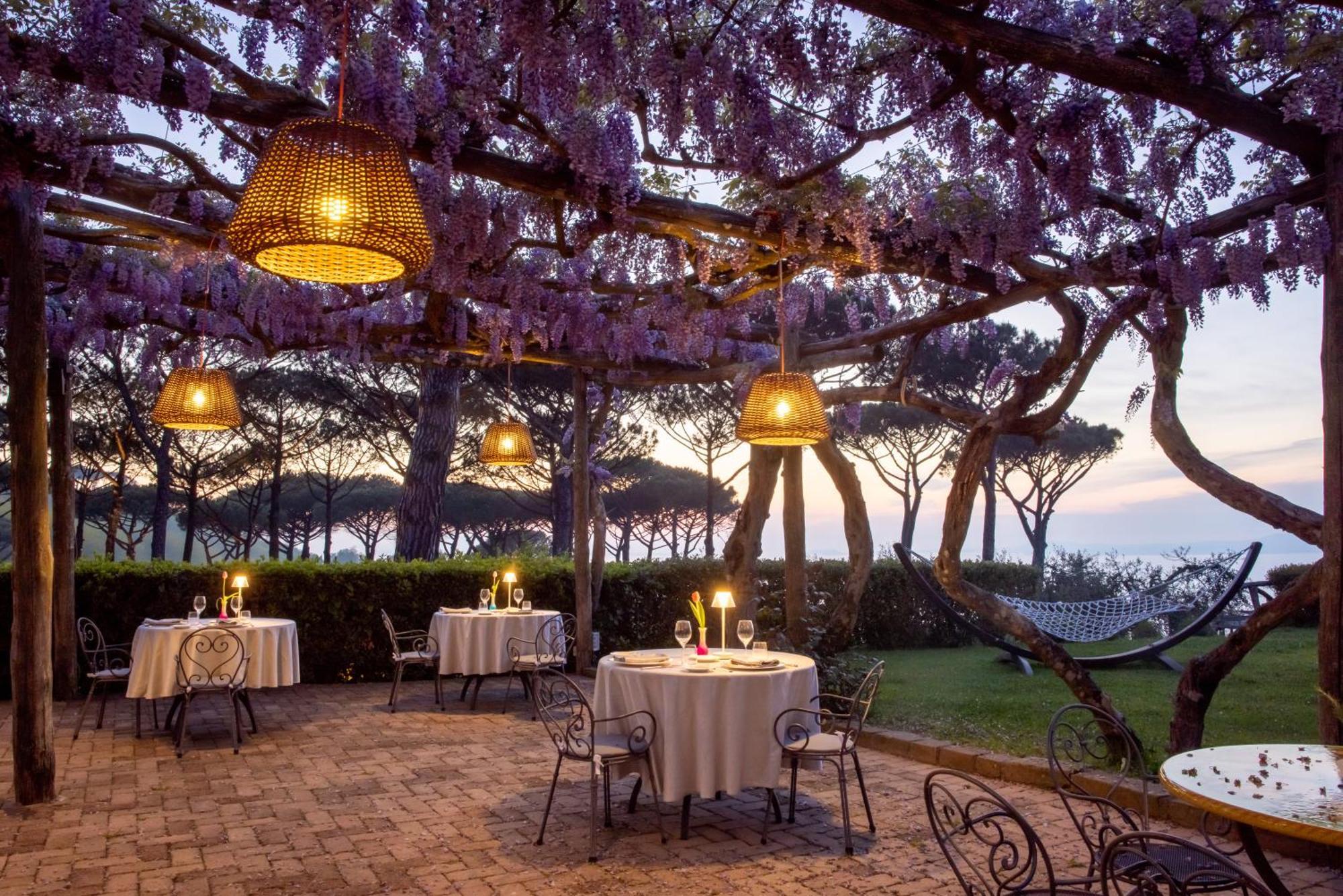 Oasi Olimpia Relais Hotel SantʼAgata sui Due Golfi Екстериор снимка