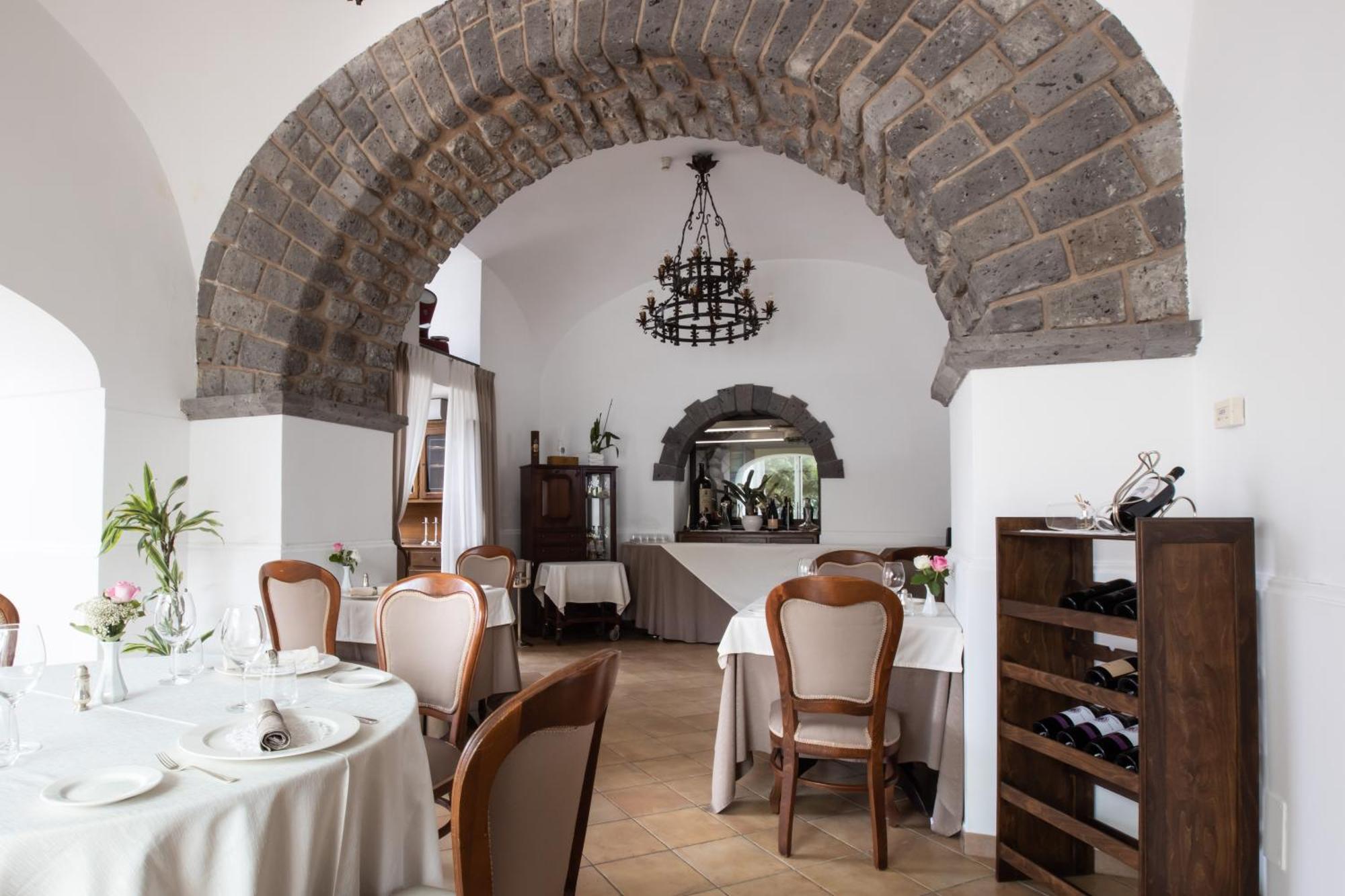Oasi Olimpia Relais Hotel SantʼAgata sui Due Golfi Екстериор снимка