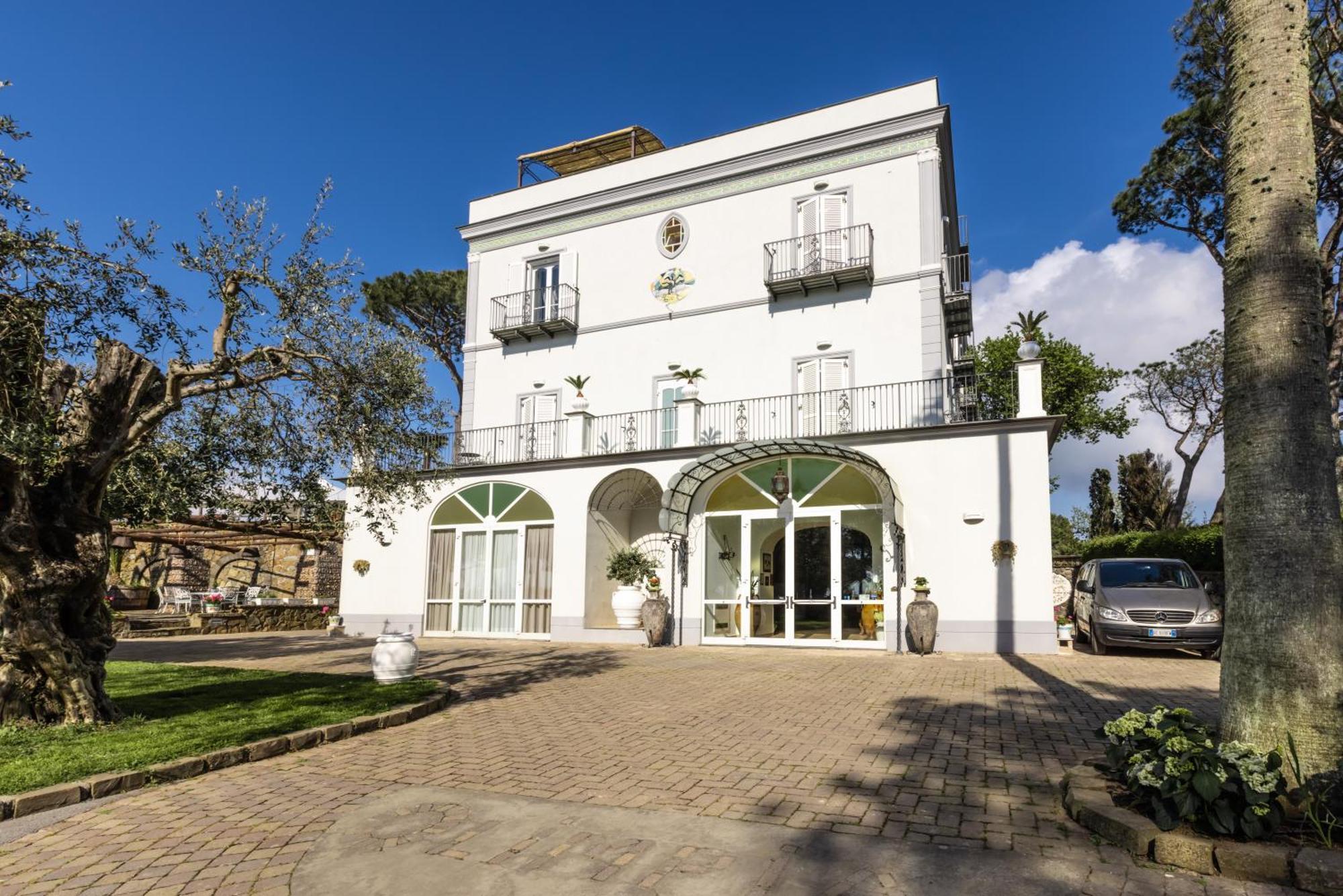 Oasi Olimpia Relais Hotel SantʼAgata sui Due Golfi Екстериор снимка