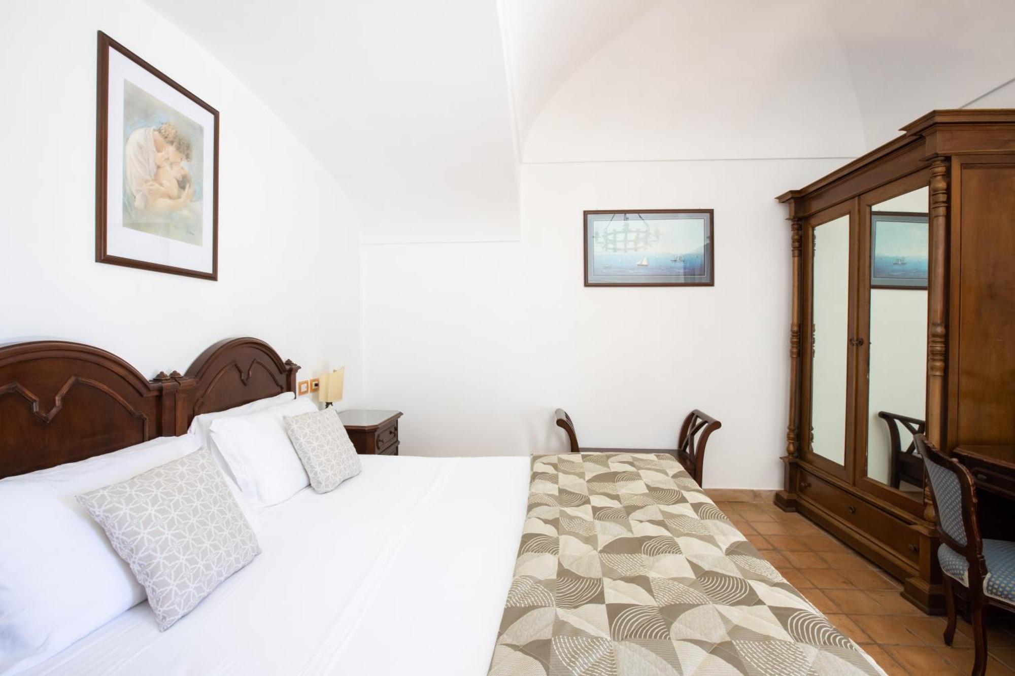 Oasi Olimpia Relais Hotel SantʼAgata sui Due Golfi Екстериор снимка